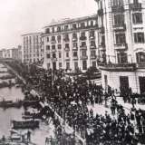 La prima parte di arteria venne cos� inaugurata il 21 aprile 1927, giorno in cui migliaia di baresi si riversarono in strada per ammirare l�opera appena ultimata